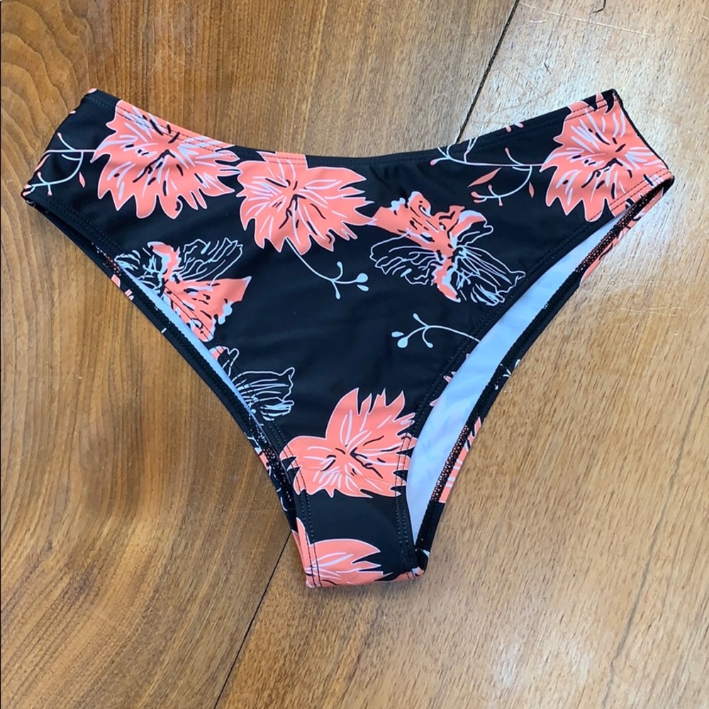 NWT Shein Highwaisted Bikini bottoms!
